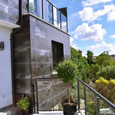 Albergue Hosting Duero Pesquera de Duero Exterior photo